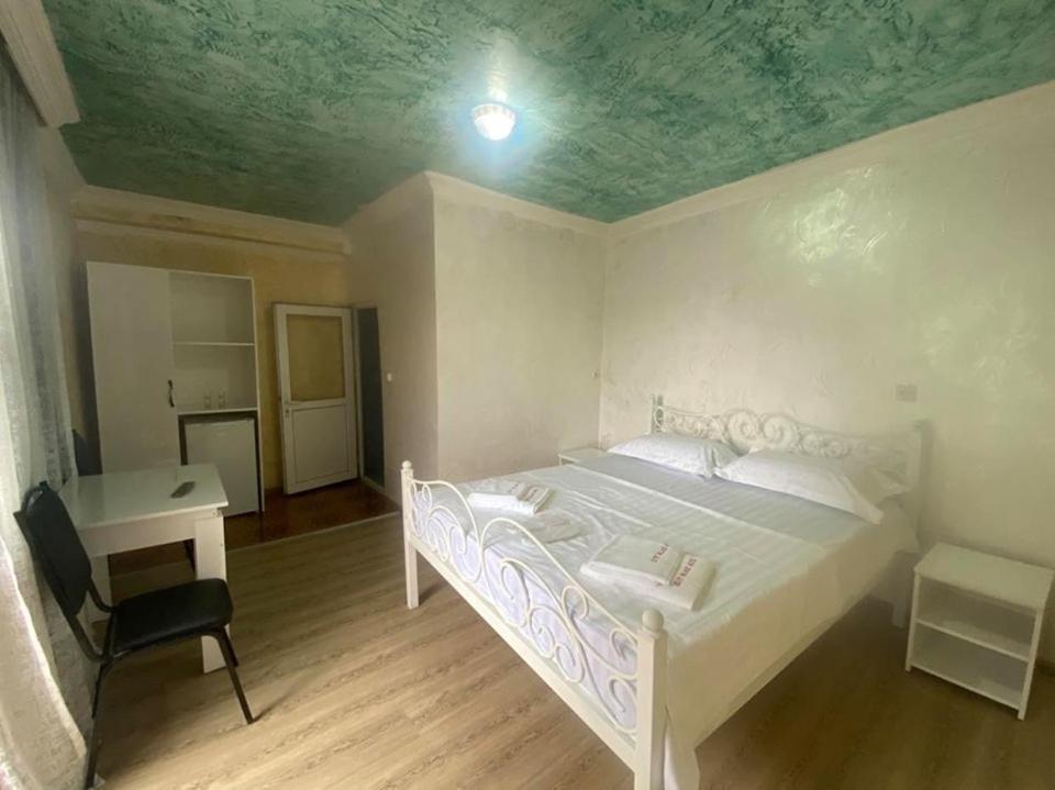 Elite Palace Plus Hotel Batumi Bagian luar foto