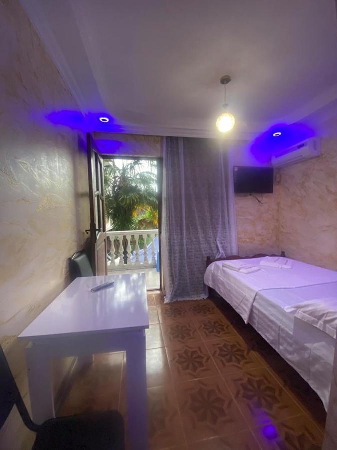Elite Palace Plus Hotel Batumi Bagian luar foto