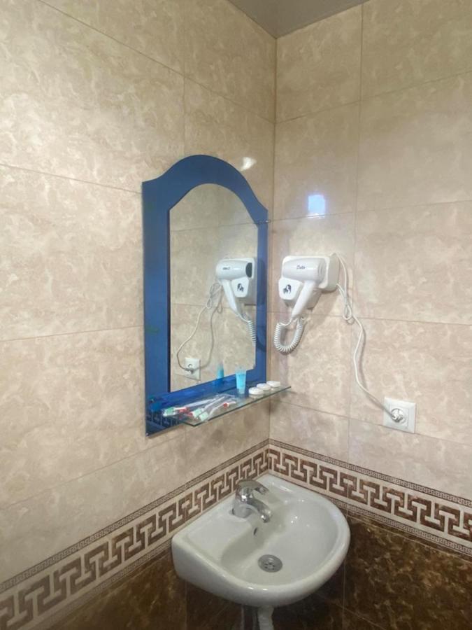 Elite Palace Plus Hotel Batumi Bagian luar foto