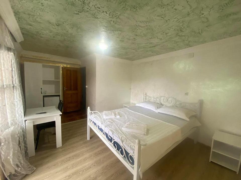 Elite Palace Plus Hotel Batumi Bagian luar foto