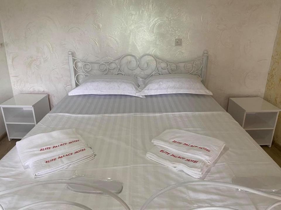 Elite Palace Plus Hotel Batumi Bagian luar foto