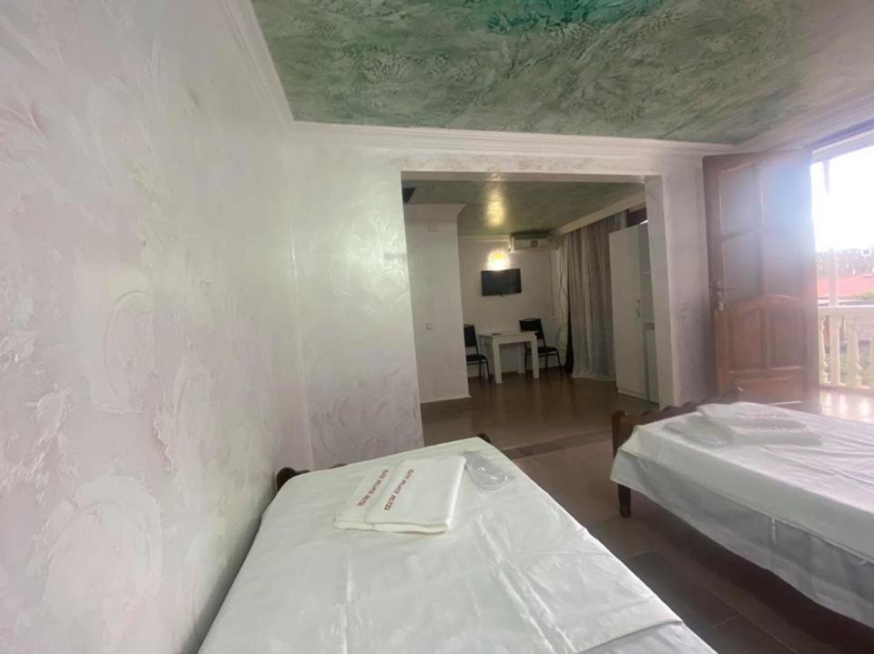 Elite Palace Plus Hotel Batumi Bagian luar foto