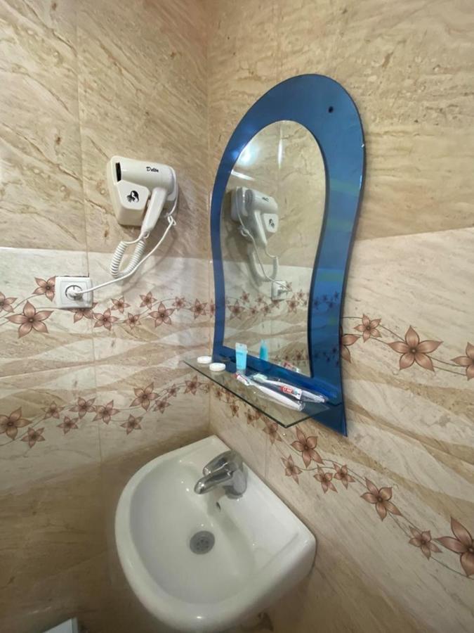 Elite Palace Plus Hotel Batumi Bagian luar foto