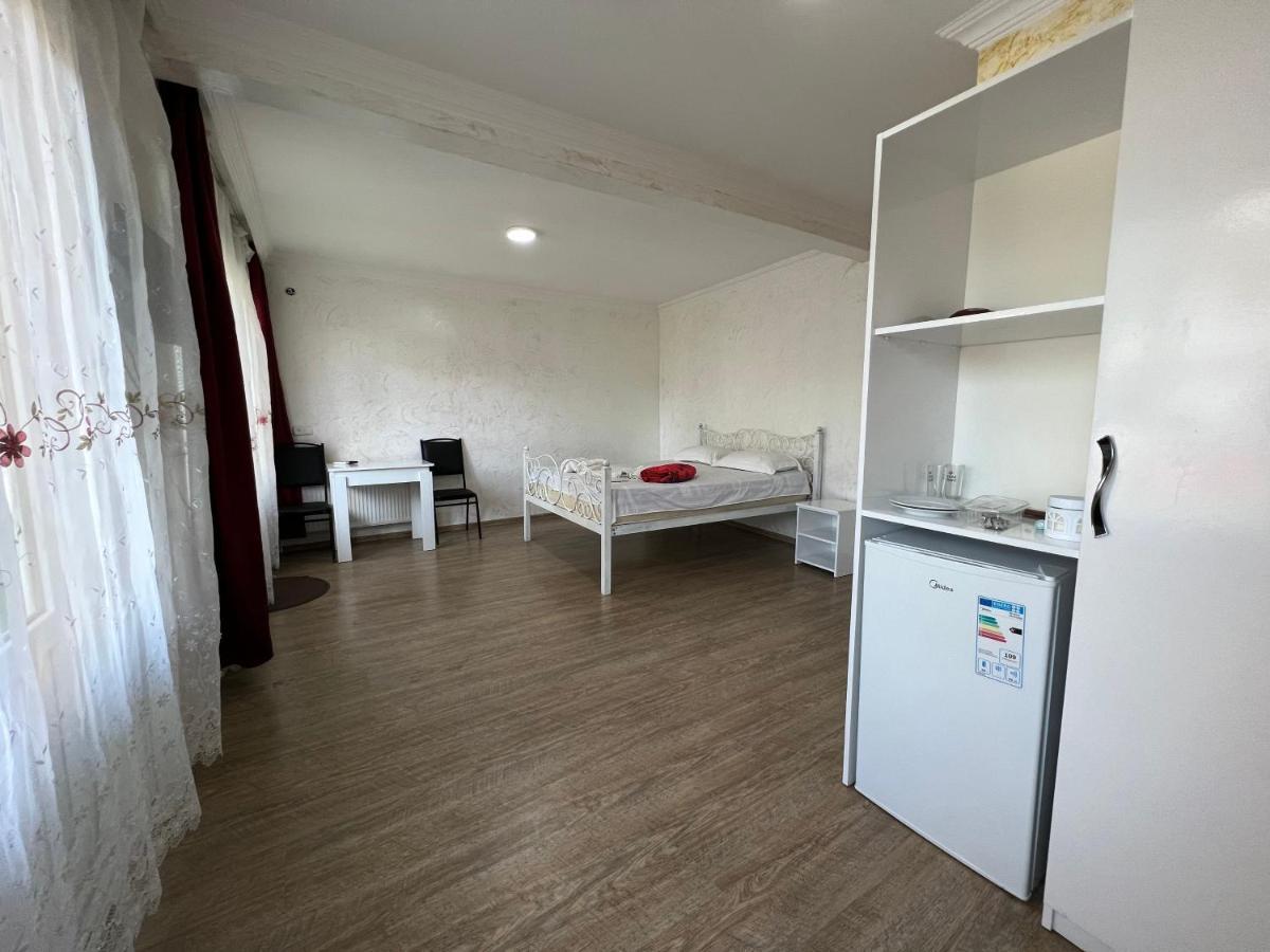 Elite Palace Plus Hotel Batumi Bagian luar foto