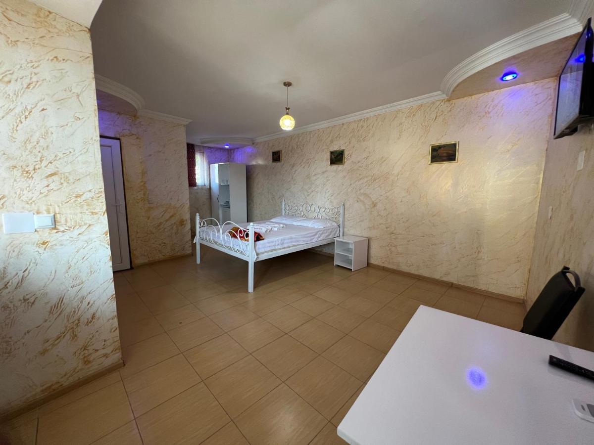 Elite Palace Plus Hotel Batumi Bagian luar foto