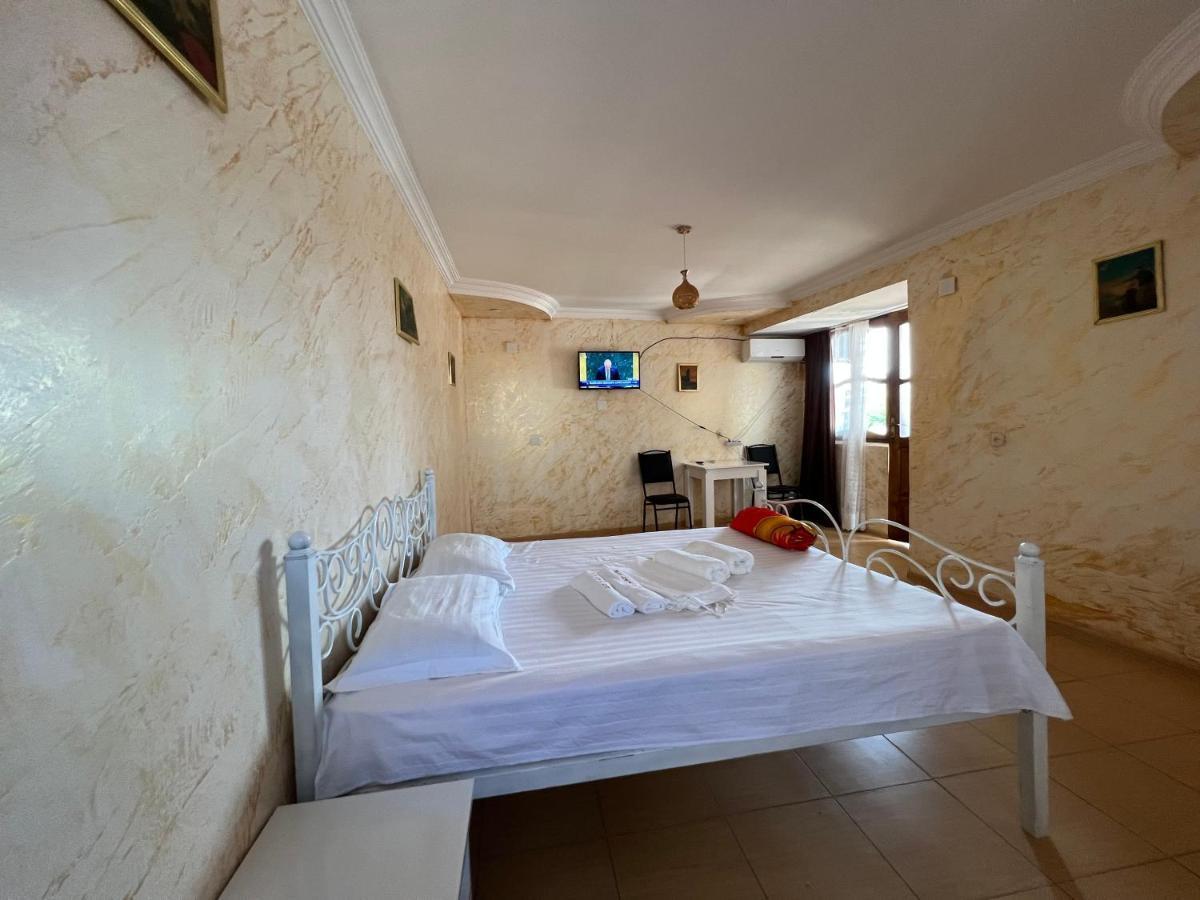 Elite Palace Plus Hotel Batumi Bagian luar foto